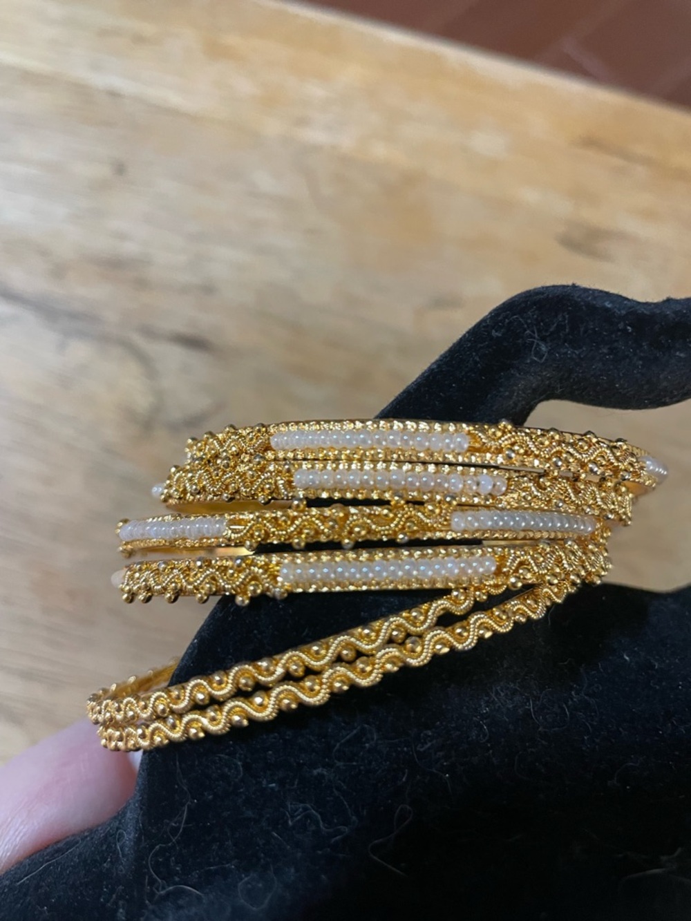 Bangle bracelet set of 6 gold tone white seed beads 7 inches approximately small - Picture 8 of 16